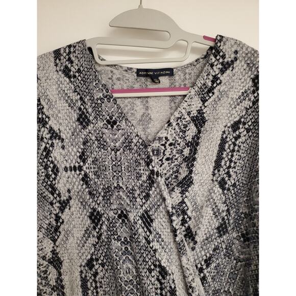 Women's Adrienne Vittadini Gray Snakeskin Print Knit Wrap Look Top | Size Medium - Picture 3 of 9